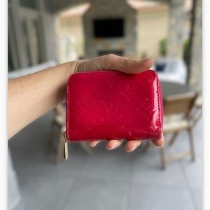Authentic Louis Vuitton Pomme D'amour Monogram Vernis  Card Zippy Wallet.